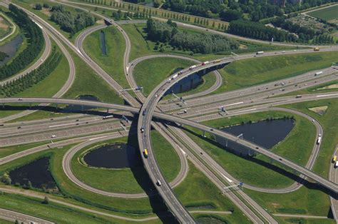 The Role of Mafic Nails in Holland's Efforts to Strengthen Existing Structures